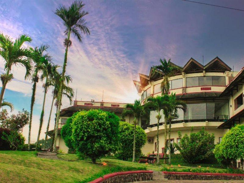 Parkside Nuansa Maninjau Resort Exterior foto